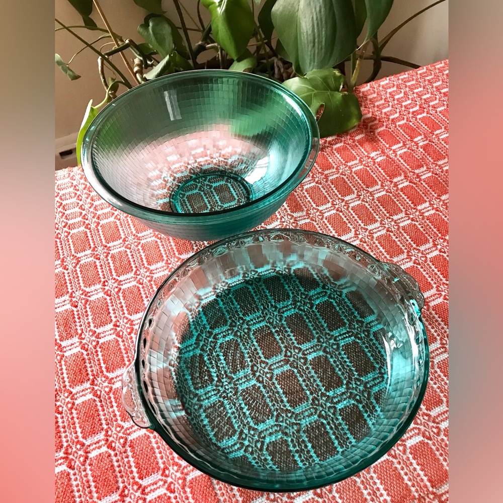🦚 Pyrex Vintage RARE 80s Peacock Blue/ Teal Basket weave SET pie plate & bowl